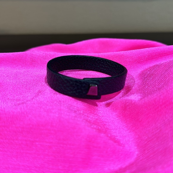 Akris leather snap bracelet - Picture 3 of 5